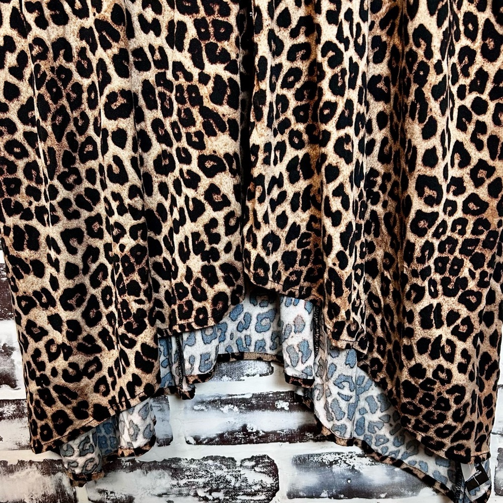 Torrid Leopard Print Challis Button Front Sharkbi… - image 5